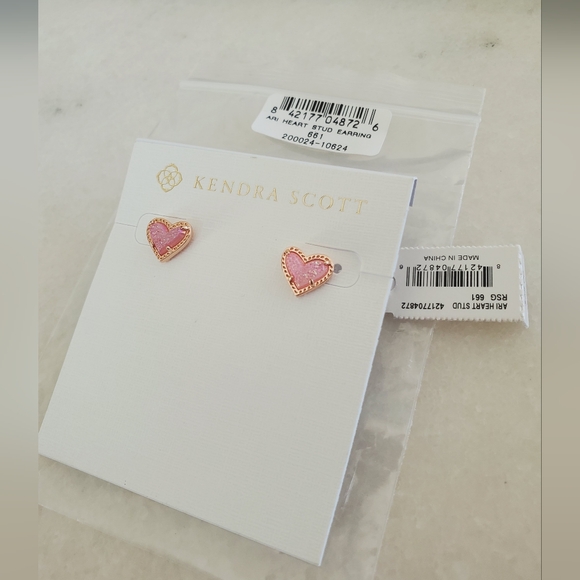 Kendra Scott Ari Heart Rose Gold Stud Earrings In Light Pink Drusy NWT - Picture 3 of 4